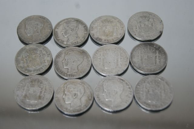 Null Lot von 12 spanischen Silbermünzen. Alfonso XIII. Gewicht : 58 g (Verschlei&hellip;