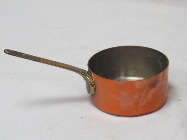 Null Petite casserole en cuivre étamé. 5 x 9 cm