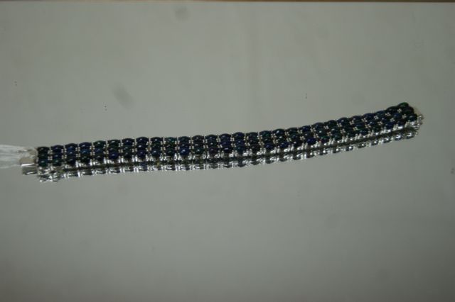 Null Silver bracelet, set with three rows of opal pearls. Gross weight : 33,93 g