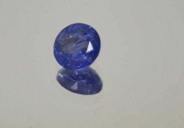 Null Tanzanite, brilliant cut. 0.91 carats. With its certificate.