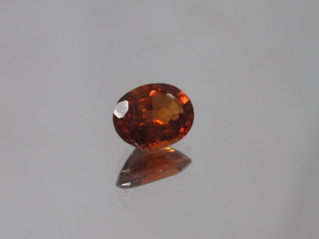 Null 椭圆形橙色石榴石，纸质

重量: 2,03 cts