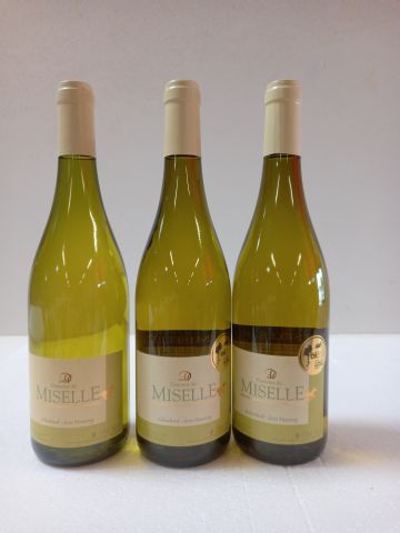 Null 3 botellas de Domaine de Miselle. 2016. Medalla de oro. Domaine de Chavelie&hellip;