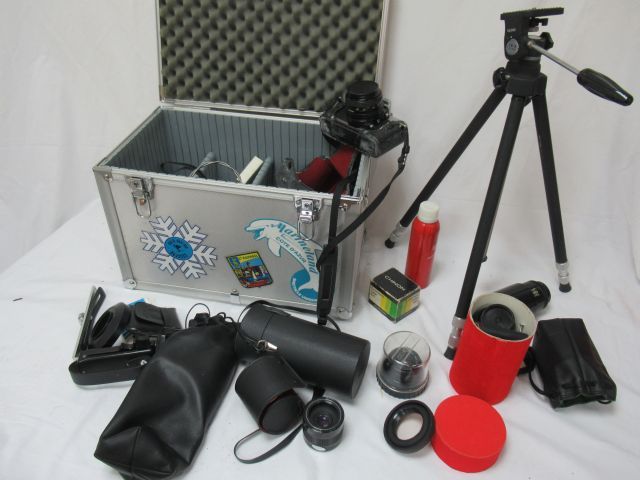 Null Lotto comprendente una fotocamera Minolta con obiettivo MD Rokkor 50mm 1:1 &hellip;
