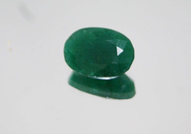 Null Emerald, 5.75 carats. With its certificate.