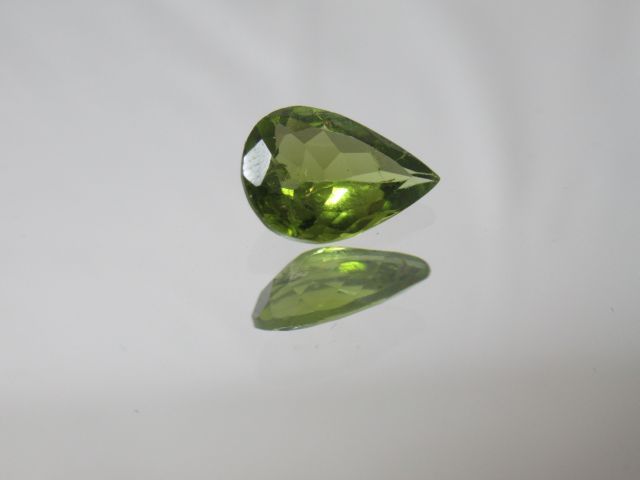 Null Peridot, 1.98 carats. With its certificate.