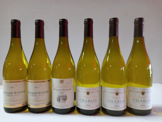Null Lot de 6 bouteilles : 

3 Chablis. 2018. Bourgogne. Domaine du Comte de Tré&hellip;