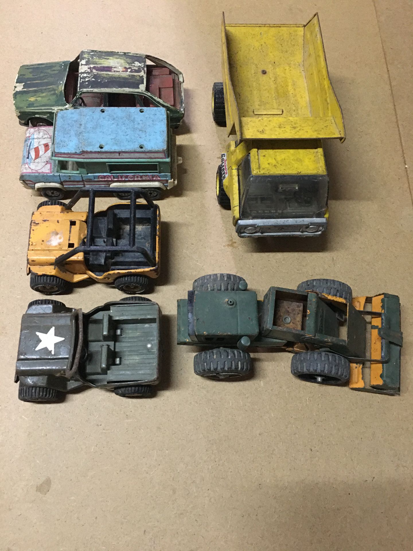 Null Lot of metal toy vehicles JOUSTRA, TONKA 70's, dump truck L 28cm, excavator&hellip;