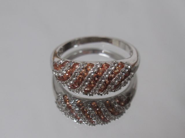 Null Silver ring 925/1000e set with a micro pavement of topaz and white stones

&hellip;