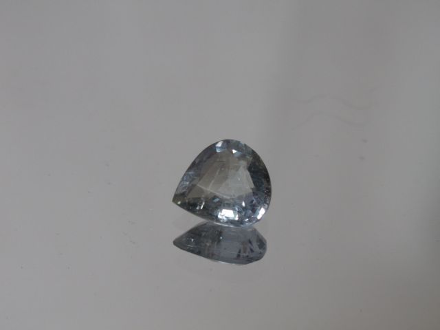 Null Green sapphire with blue reflections on paper

Weight: 1,20 ct approx