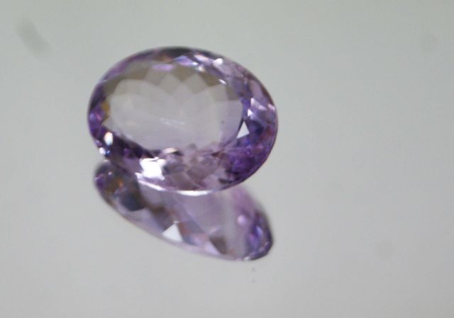 Null Amethyst, oval. 27.41 carats. With its certificate.