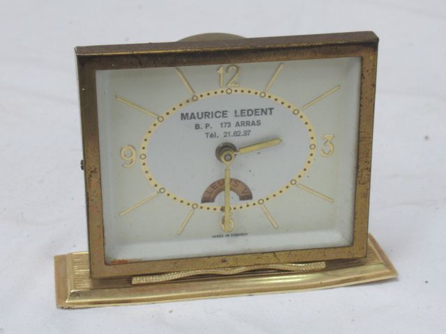 Null Maurice LEDENT 镀金金属闹钟。 7 x 10 cm 大约在1960年。(磨损)