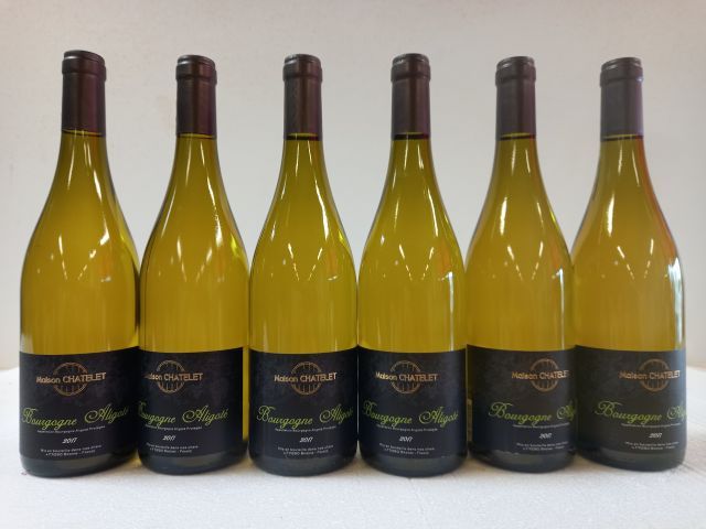 Null 6 botellas de Bourgogne Aligoté. 2017. M.Chatelet