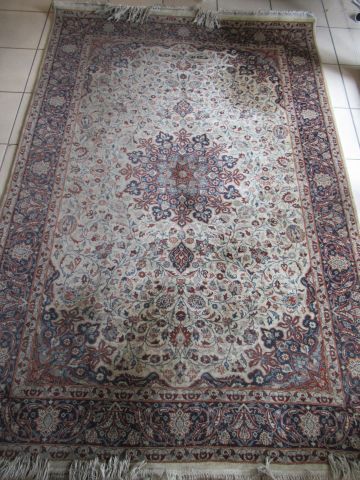 Null 伊朗羊毛NAIN地毯，米色背景上的植物装饰。205 x 138厘米（污渍