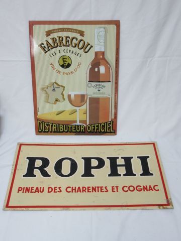 Null Set di due pannelli pubblicitari in lamiera smaltata: "ROPHI" e "FABREGOU".&hellip;