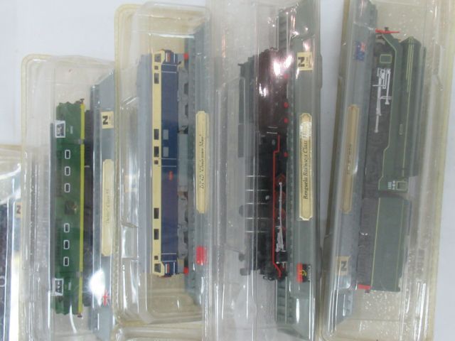 Null Set of 10 resin locomotives and cars. Scale. 1:160e. In their boxes.