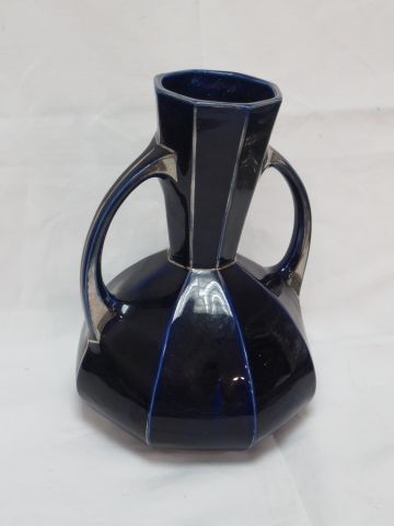 Null LILLE-FIVES Vase en faïence bleue. 26 cm