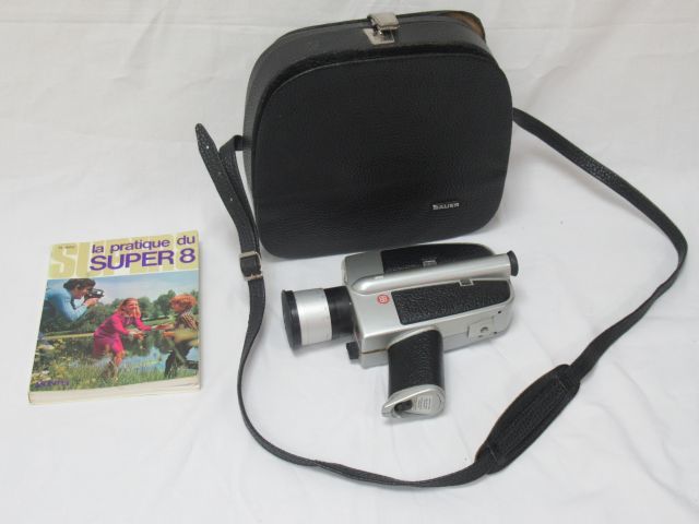 Null BAUER Super 8 Kamera. In seinem Fall. Ein Handbuch ist beigefügt.