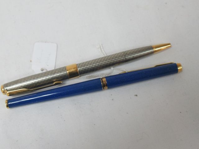 Null PARKER, lot including a lapis-lasulli style gilt metal fountain pen, yellow&hellip;
