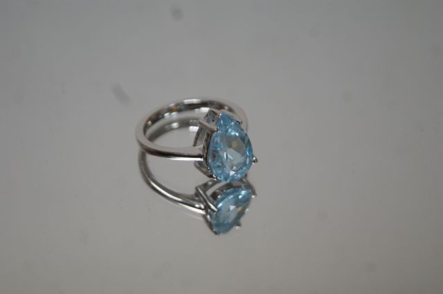 Null Silver ring, set with a blue topaz drop (6.5 carats). TDD 57. Gross weight:&hellip;