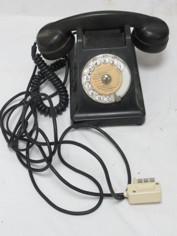 Null Telefon aus schwarzem Bakelit. Datiert 1962.