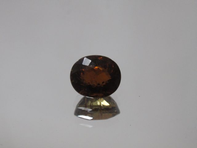 Null Brown oval tourmaline on paper

Weight: 1,78 ct approx