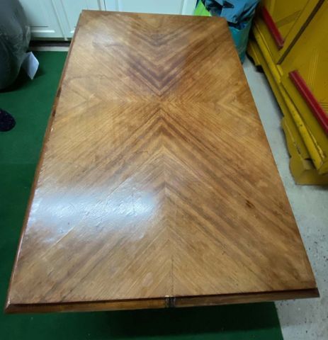 Null 木制咖啡桌，可转换为高脚桌。意大利，约1950年。55 x 102 x 65厘米（或76 x 102 x 125厘米）（有些磨损）。