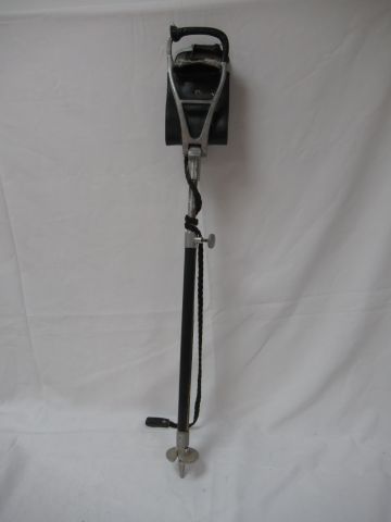 Null Metal and leather seat cane. Length: 85 cm (wear)