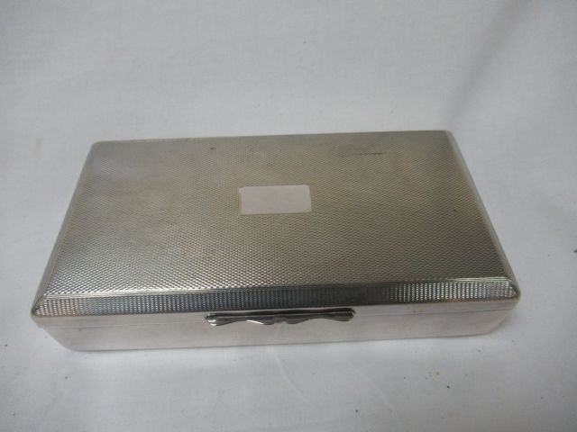 Null ARISTOCRAT木质和镀银金属的烟盒。盖子上装饰着一个没有编号的卡图。英文作品。4 x 17 x 8 厘米