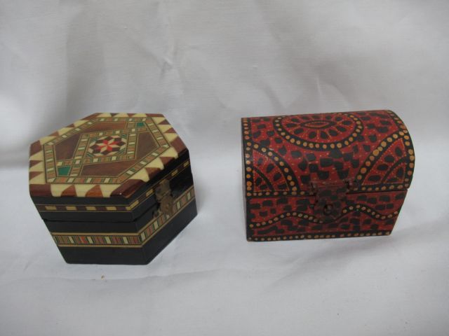 Null Juego de dos cajas de madera, una iraní. 8 cm