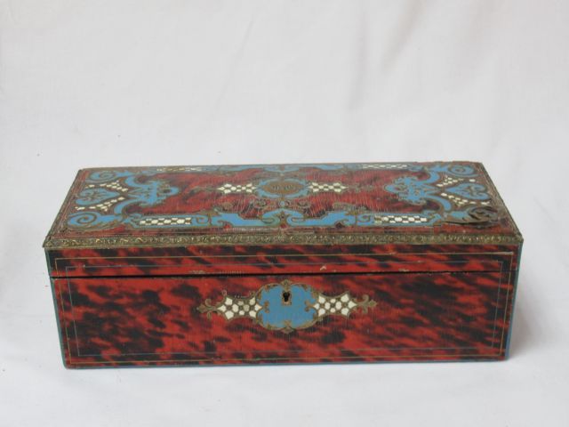 Null Wooden glove box, decorated with tortoiseshell, bone and brass. Lid decorat&hellip;