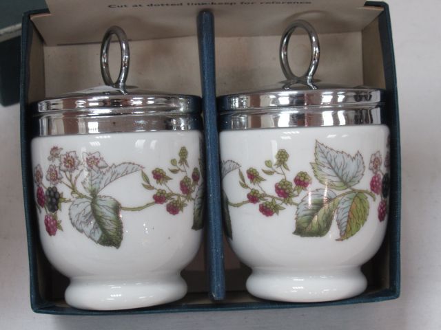 Null ROYAL WORCESTER Pair of porcelain and stainless steel egg pots. Height: 8 c&hellip;