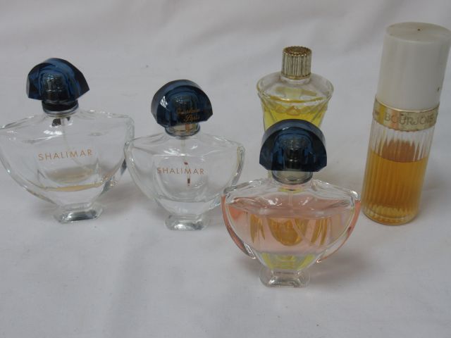 Null Lot of perfume sprays including guerlain shalimar, some empty,