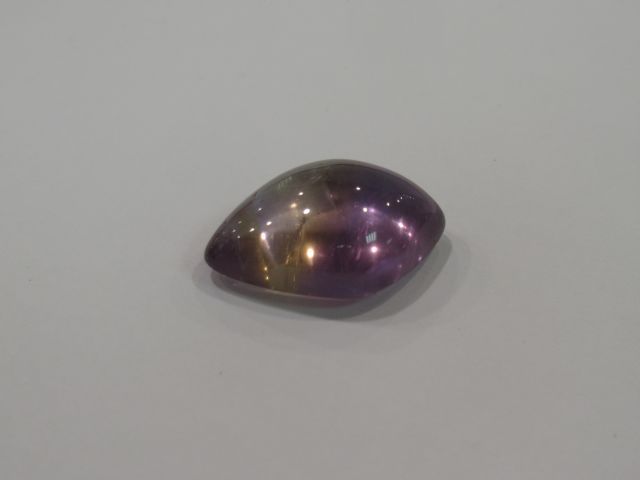 Null Amethyste, taille poire, 13,87 carats.