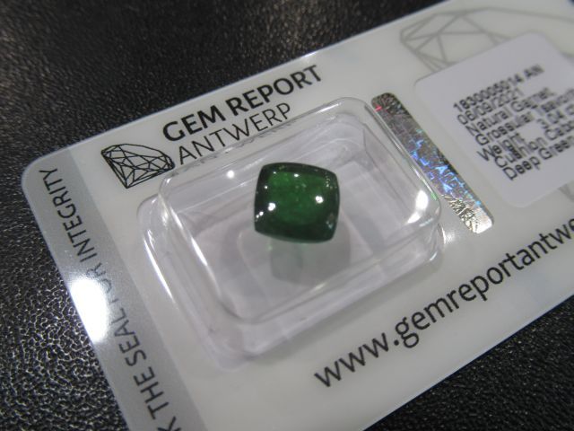 Null Tsavorite, taille poire, 3,04 carats. Avec son certificat Gem Report Antwer&hellip;