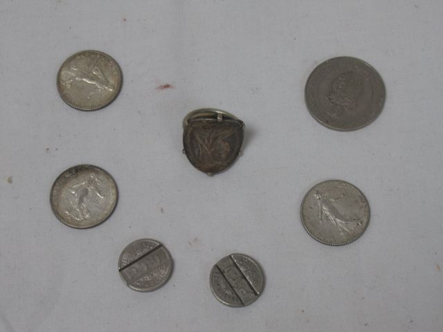 Null Lot comprenant 3 pièces de 1 franc Semeuse en argent (1917), 1 monnaie angl&hellip;