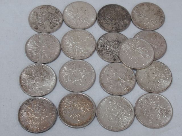 Null 17 pièces de 5 francs Semeuse, circa 1960. Poids : 205 g