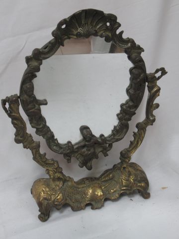 Null Miroir psyché en bronze doré à décor de putti et de rinceaux. 33 cm de H.