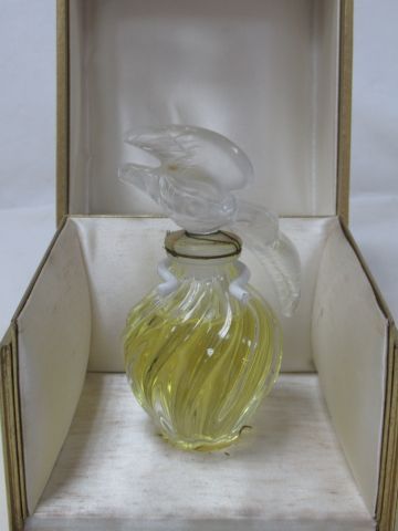 Null LALIQUE Nina RICCI L'Air du Temps.假香水瓶（不含香水）。密封的。12厘米（签名部分被抹去）在它的盒子里。