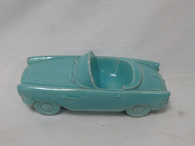 Null POLCHAMBOST, "SIMCA Aronde" Oceane. Wagen aus Steingut. L: 18 cm. Signiert &hellip;