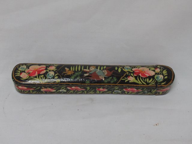 Null Pencil box in boiled cardboard, decorated with a hunting scene. Length: 22 &hellip;