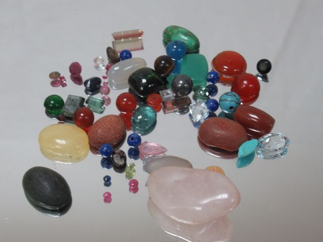 Null Lot of various stones including tourmaline, garnet, chalcedony, turquoise, &hellip;