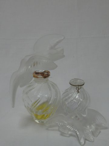 Null LALIQUE for Nina RICCI Lot of two bottles for l'Air du Temps. (empty, accid&hellip;