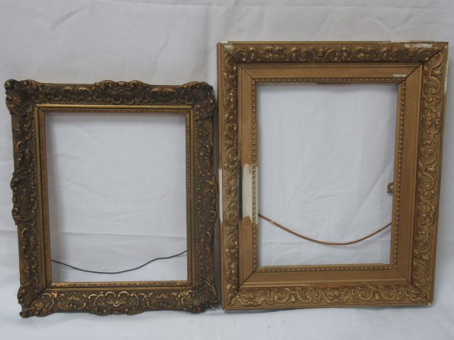 Null 一套两个粉刷和镀金的木框。35 x 23（28 x 23）和34 x 42（30 x 23）厘米（缺失）。
