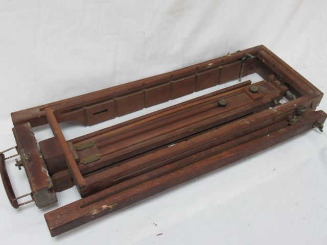Null JULIAN Folding wooden easel. 57 cm (folded)