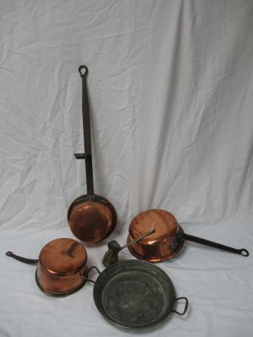 Null Lot en cuivre, comprenant une casserole, un poelon, un plat. 15-60 cm On y &hellip;
