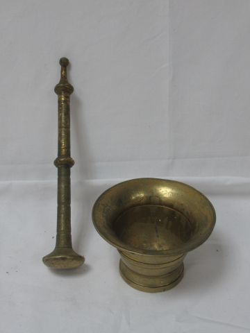 Null Mortier en bronze, avec son pilon. 7-21 cm