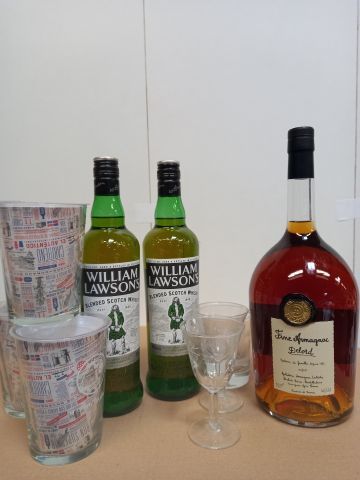 Null Lot comprenant : 

2 Whisky William Lawson's 70cl Blend 40% vol

1 Lot de V&hellip;
