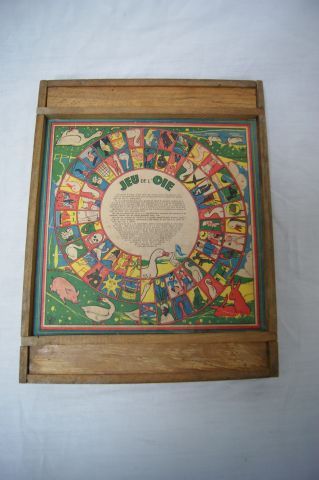 Null Goose and checkers game board. Circa 1940. Length: 36 mcWith pieces.
