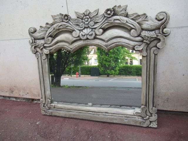 Null Specchio in legno con patina. 79 x 95 cm