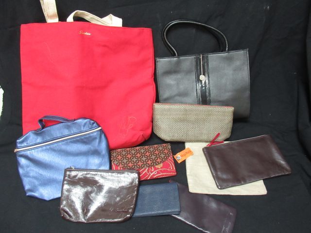 Null GUERLAIN Lot comprenant des sacs et trousses pour cosmétiques. 15-30 cm (qu&hellip;
